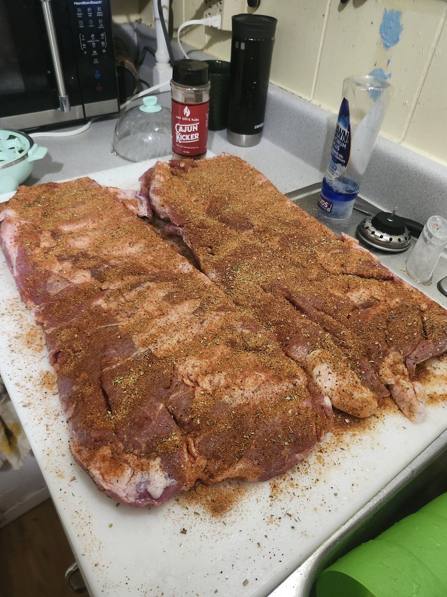 new_grower's tweet photo. Didn't get to participate in the #CFBriboff yesterday because I had to work. But I am on it today @crappiedoc. Got em about to go on the smoker seasoned with @FireHatchRubs cajun kicker https://t.co/ZNHsuY1alk
