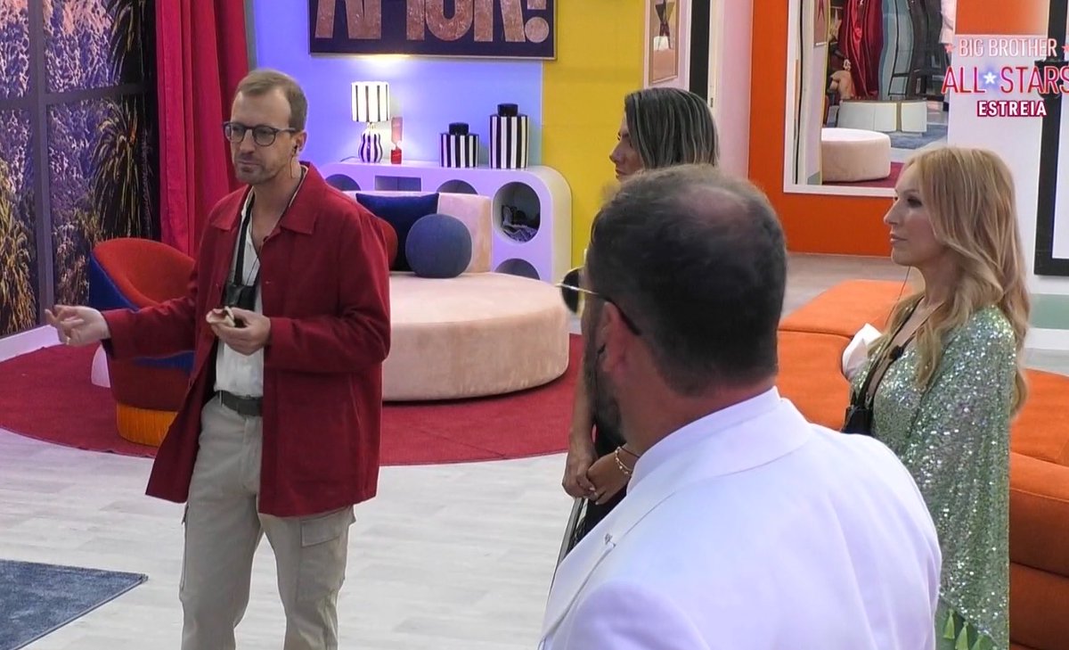 kiwwimari's tweet photo. “eu disse que o Francisco era o cunhado da dona. 
Peço desculpa, faltei mesmo ao briefing” 
DIOGO AHAHAH #bbtvi https://t.co/SOKMM7QLHr