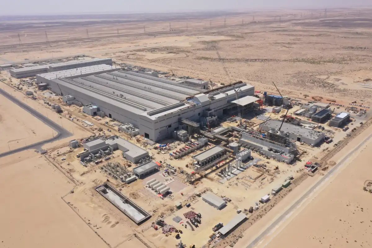 SudanTribune_EN's tweet photo. Saudi conglomerate Tuwaiq Group is exploring investments in Sudan's oil, gas, and power sectors. Khartoum is pushing to attract foreign capital to rehabilitate infrastructure after the war inflicted over $20B in damage to the country's energy sector.
https://t.co/uHJzV7EQus

#Sudan #SaudiArabia #OilAndGas #Energy #SudanEconomy #TuwaiqGroup