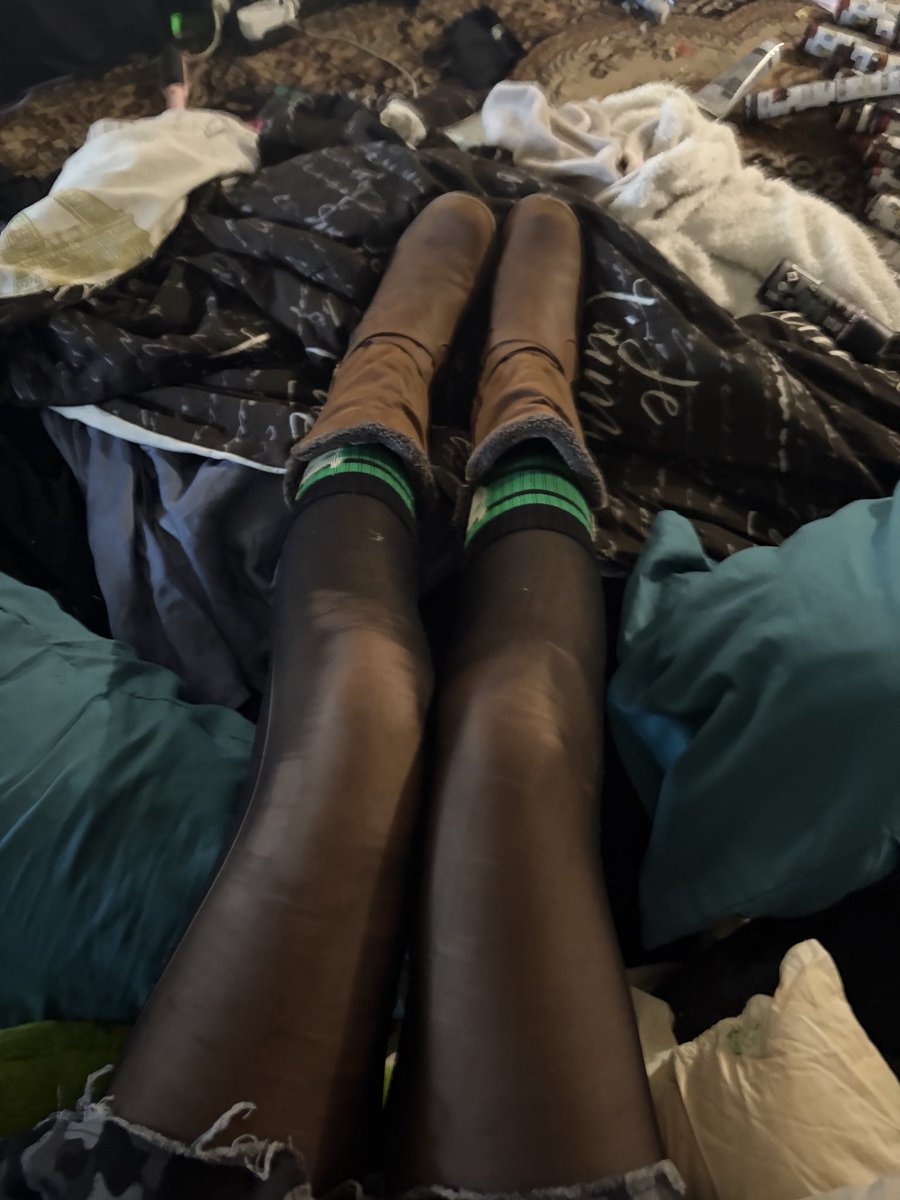 Twiggythin48's tweet photo. Ignore the mess I’m going through a lot right now 🙏💔 #thinspo #legspo #edtwt #thin #skinnyasf https://t.co/7DHMMlxOr5