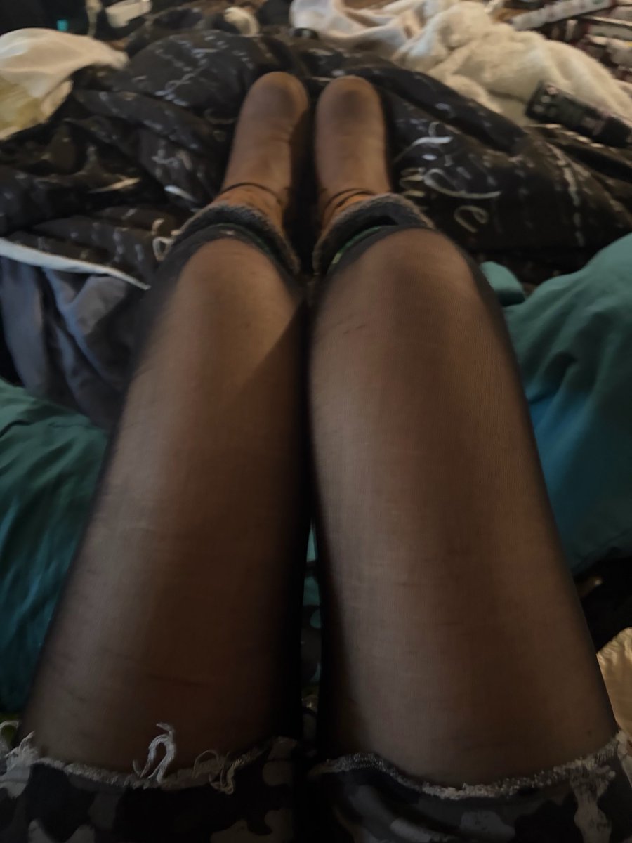 Twiggythin48's tweet photo. Ignore the mess I’m going through a lot right now 🙏💔 #thinspo #legspo #edtwt #thin #skinnyasf https://t.co/7DHMMlxOr5