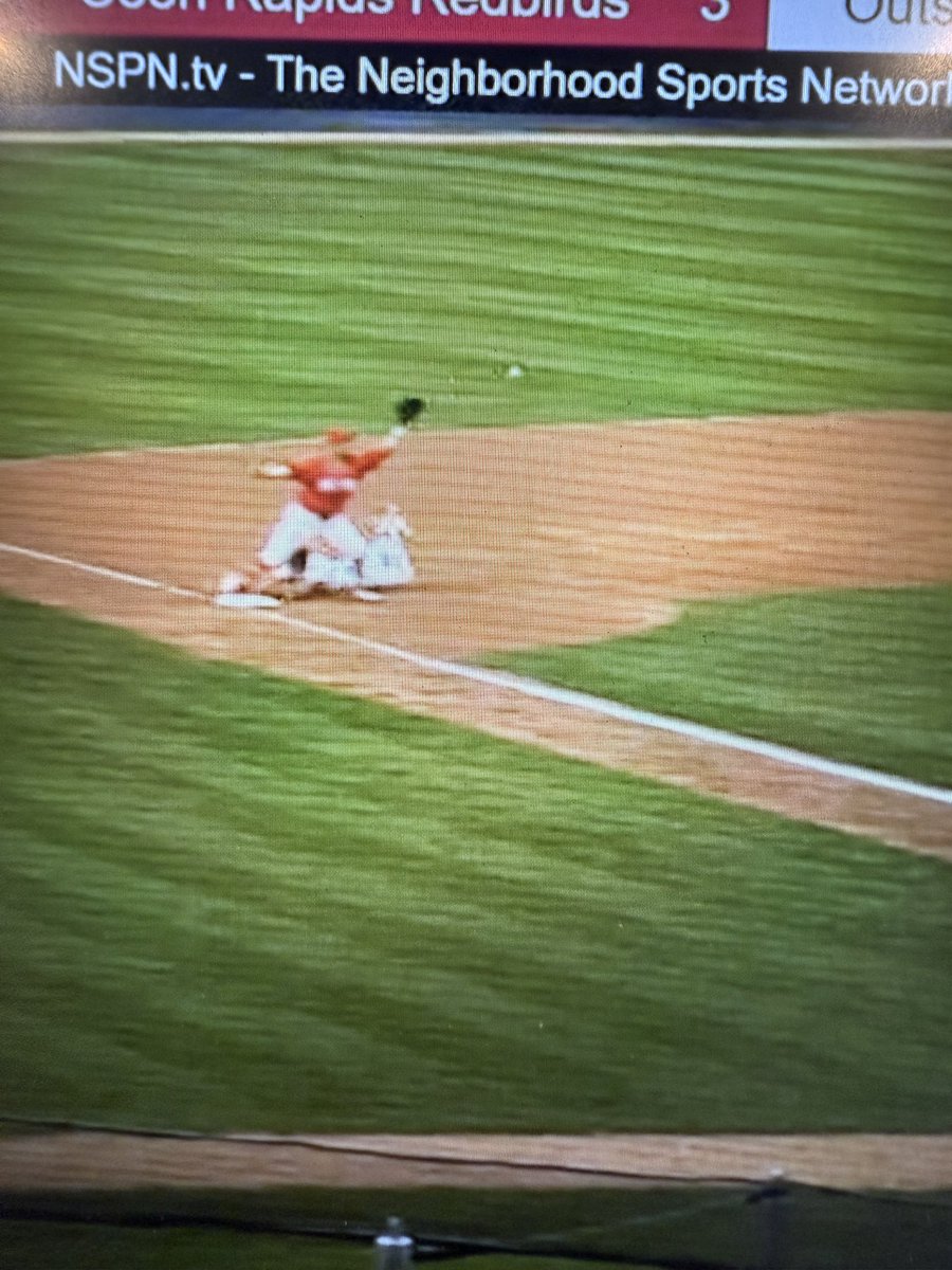 Bhill3308's tweet photo. Out call at 3B in the @Sartell_Muskies State Title game was about as close as the clock running to 0:00 in the Michigan game last night https://t.co/oUwuRlN2Yq