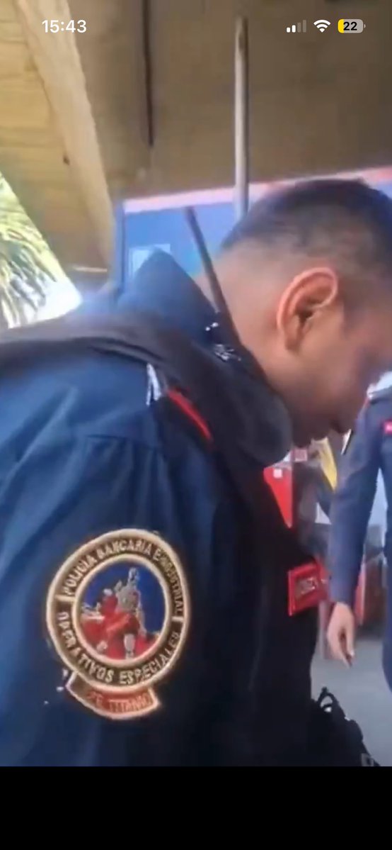 PLATA11CDMX's tweet photo. 🚨 DENUNCIA

#Denuncia @FiscaliaCDMX  dejó solo a J. Alanís, policia de la PBI, denuncia que en mayo pasado fue agredido por un mando de la #PBI quien le arrojó agua como parte de un supuesto “correctivo disciplinario”.
Ni la @SSC_CDMX  @UCS_GCDMX  han hecho nada…(continúa hilo) https://t.co/oOZVF48CDi
