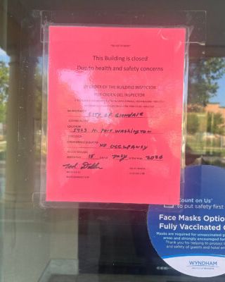 DailyReporter's tweet photo. The La Quinta hotel in Glendale closed after its lodging license was revoked due to repeated fire safety violations and noncompliant alarm systems. https://t.co/GjTonAy8Mj https://t.co/YhQlQbAzUL