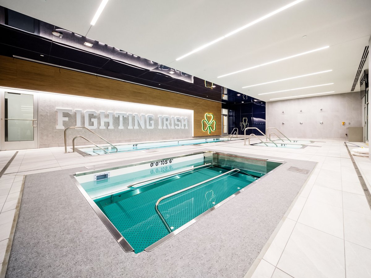 FOS's tweet photo. Notre Dame has opened its brand-new $100M football HQ ☘️

• Elite sports performance center
• Expanded locker room with barbershop
• Expansive auditorium and film theater
• Augmented reality walkthrough room
• Academic support and sports science spaces https://t.co/5ECTuV7yta