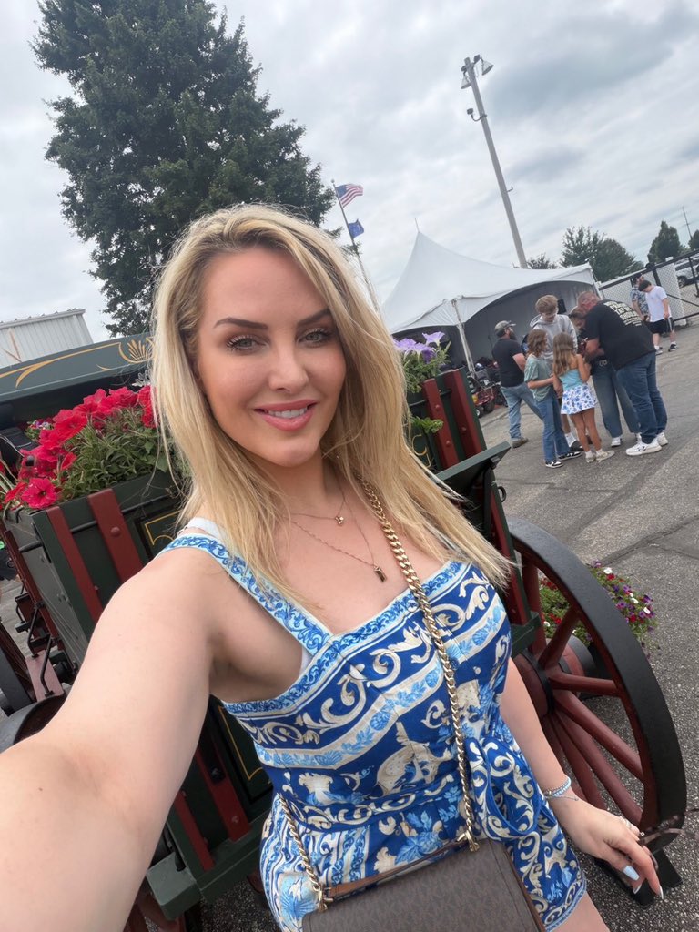 iMiss__Rose_'s tweet photo. GM everyone 🙋🏼‍♀️☀️ https://t.co/XVfh7ZnnyV