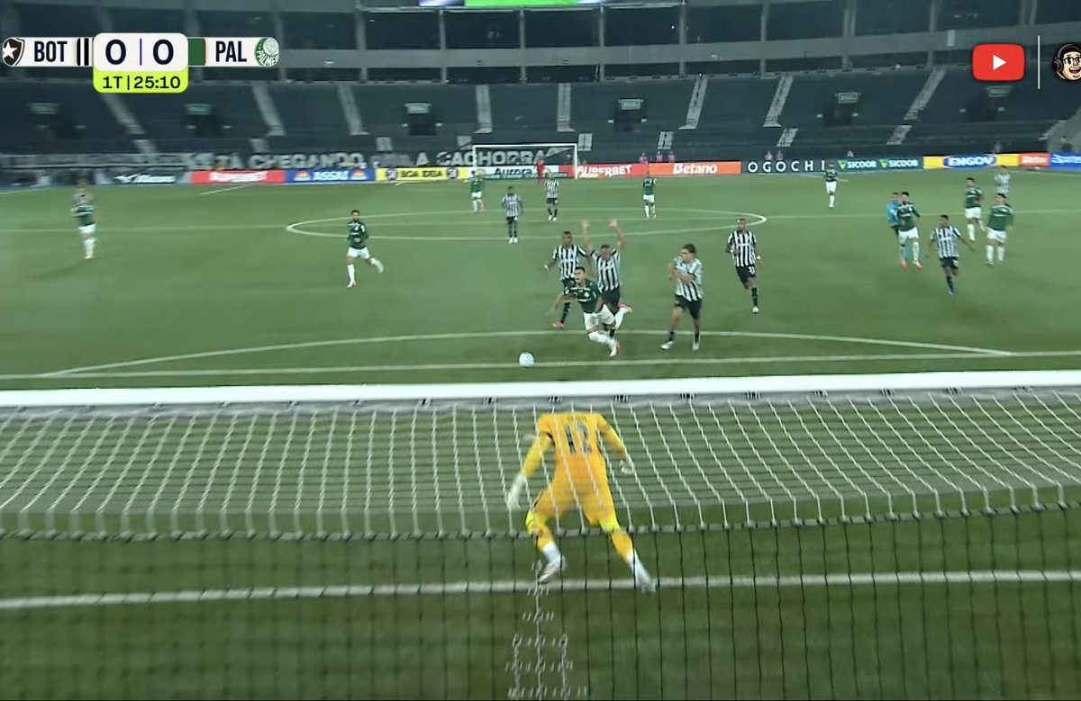 gabrilamorim's tweet photo. Palmeiras prejudicado no Engenhão.

Andreas foi derrubado no momento em que ia sair na cara do gol.

Era vermelho no Marçal. https://t.co/BSgaSJMmgP