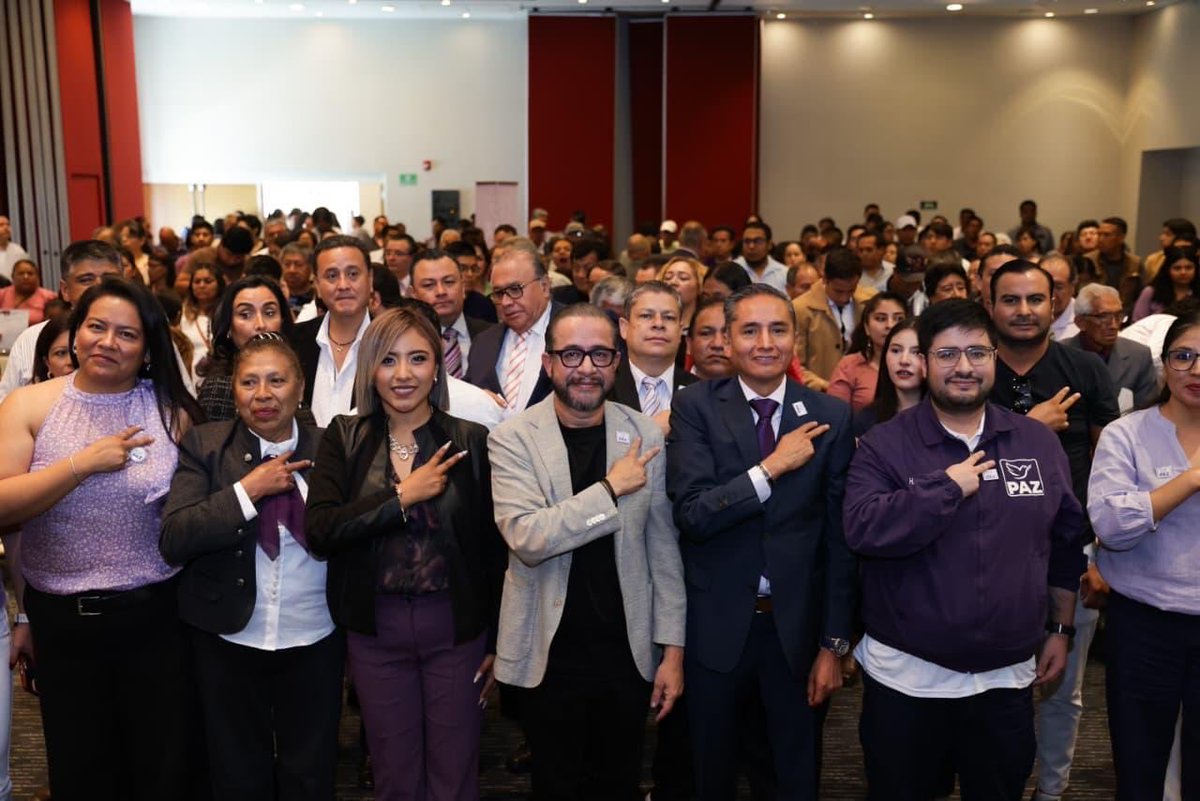 HugoEricFlores's tweet photo. Hoy acompañé la toma de protesta del Comité Directivo Estatal de PAZ en Puebla.

Puebla merece una nueva forma de hacer política: una que escuche, dialogue y busque siempre construir caminos de paz.

#HugoEricFlores #MéxicoMerecePaz
#PazParaPuebla https://t.co/WgNfis5y7P