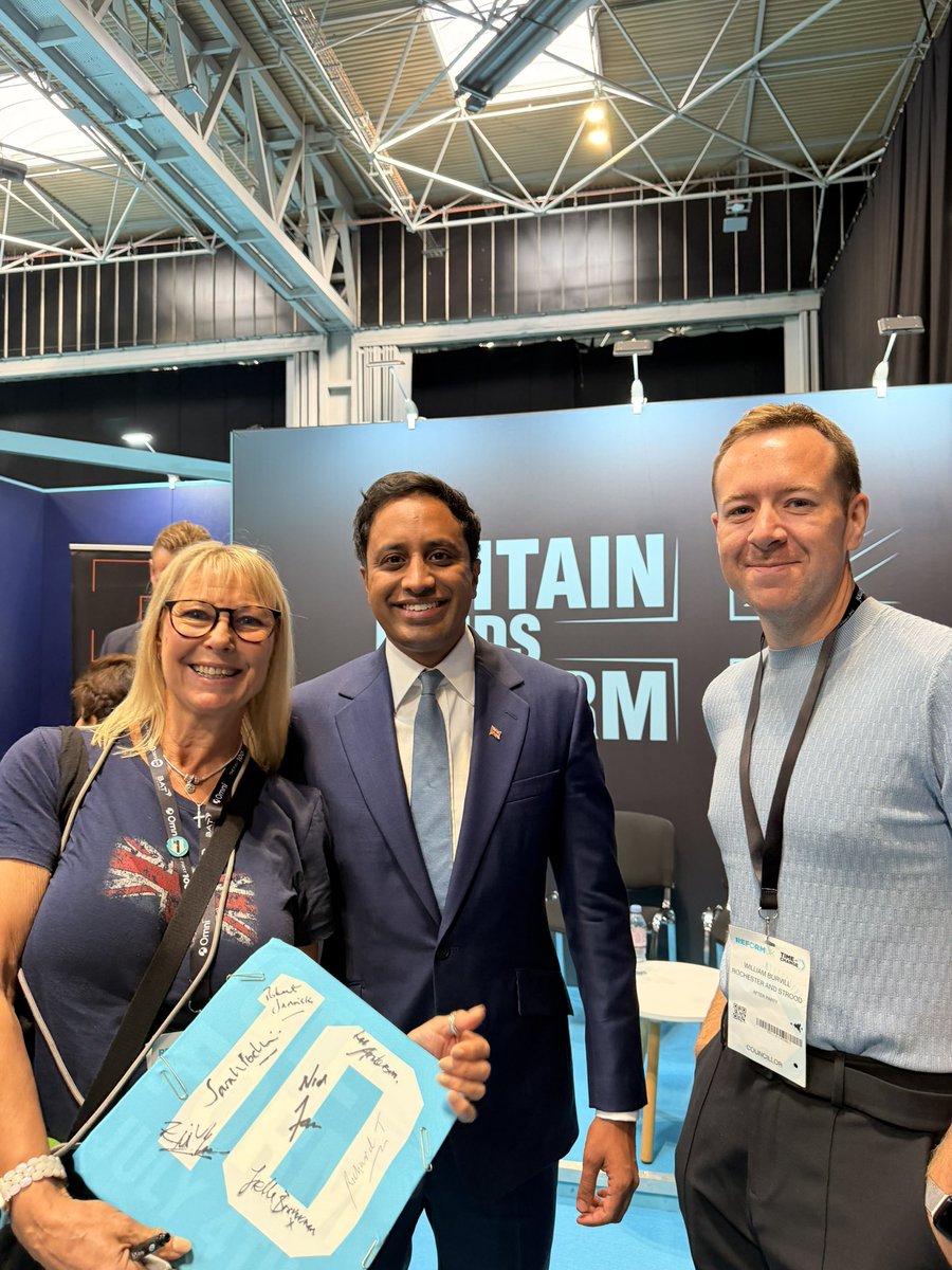 WBurvill45930's tweet photo. A fantastic Day 2 at the Reform UK Conference! 🇬🇧

Powerful speeches from Reform MPs and great conversations about improving our country and local areas—putting communities, families and our country first.

#ReformUK #ReformUKConference #Medway https://t.co/iOP0yzfZKQ