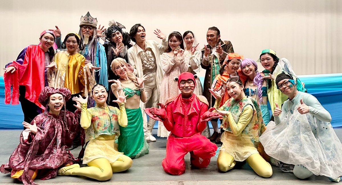 funahara6351's tweet photo. ミュージカル「人魚姫」お陰様で全ステージ終える事が出来ました✨
三越劇場から始まった人魚姫もたくさんの街で演じさせて頂き仲間の支えとお客様の最高の笑顔と拍手のお陰で頑張れました🤩本当に皆様ありがとうございました！
しあわせカニ🦀
にしても大雨お気をつけてください！
#東少人魚姫
#感謝 https://t.co/E6Apvu0lNZ