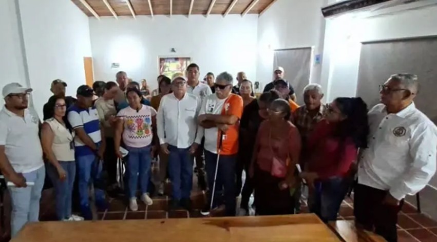 jorgevillet's tweet photo. #06Sep | #Mérida | Consejeros y alcalde Lisandro Segura rechazan invasiones en Alberto Adriani | Fuente: https://t.co/A1WmjlOJG6 | #ElVigía https://t.co/TIgpQvuhtG