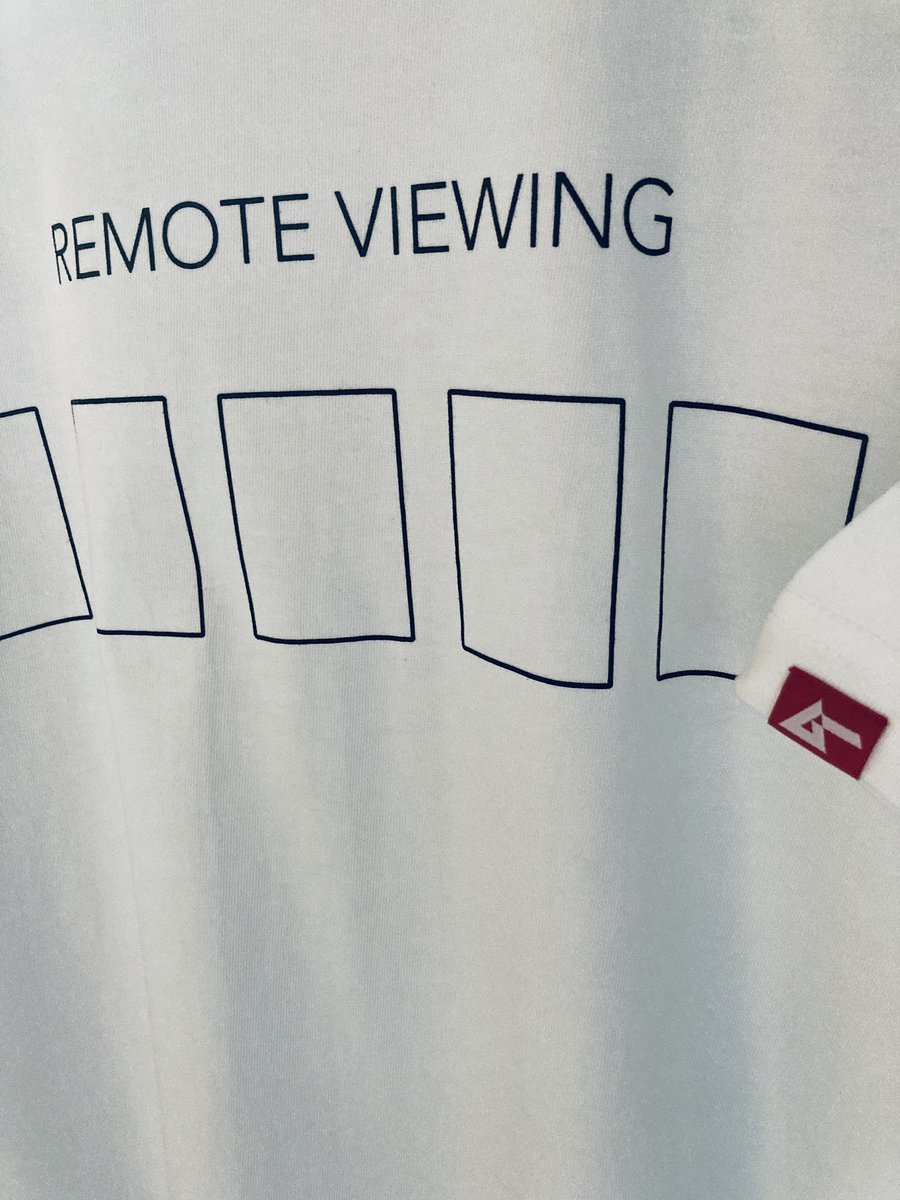 phomu's tweet photo. 茶店のマスターからもらったT shirtはムーって…あ、あの雑誌のやつか！これ、超能力の検査に使うカードになってるのか！（笑） https://t.co/8MEwzz9q5Q