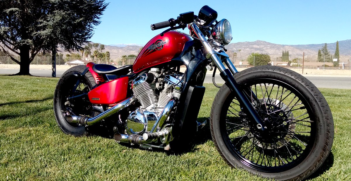 Moto_History's tweet photo. This late 1990s Honda VLX600 bobber is low, functional looking, and is understated. #hondamotorcycles #bobberstyle #americanstyle #coolcustom #ownermadecustom #motorcycleenthusiast #motorcycleenthusiasts https://t.co/64VzJxUTCE