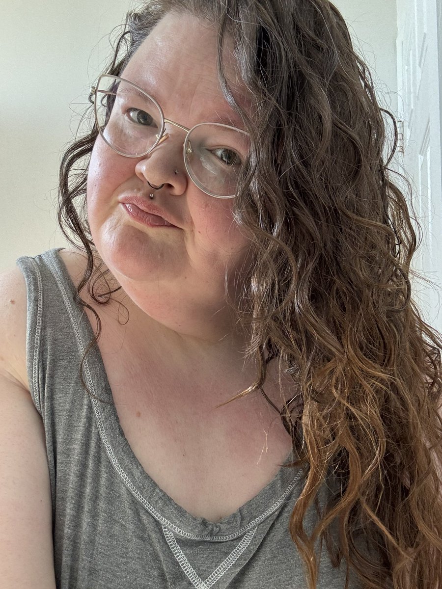 chroniclescris's tweet photo. Excuse the PJs. My curly hair is BACK. Got some new products and now that my hair is layered properly, this is was much easier. No heat! https://t.co/O01sYqGS0M