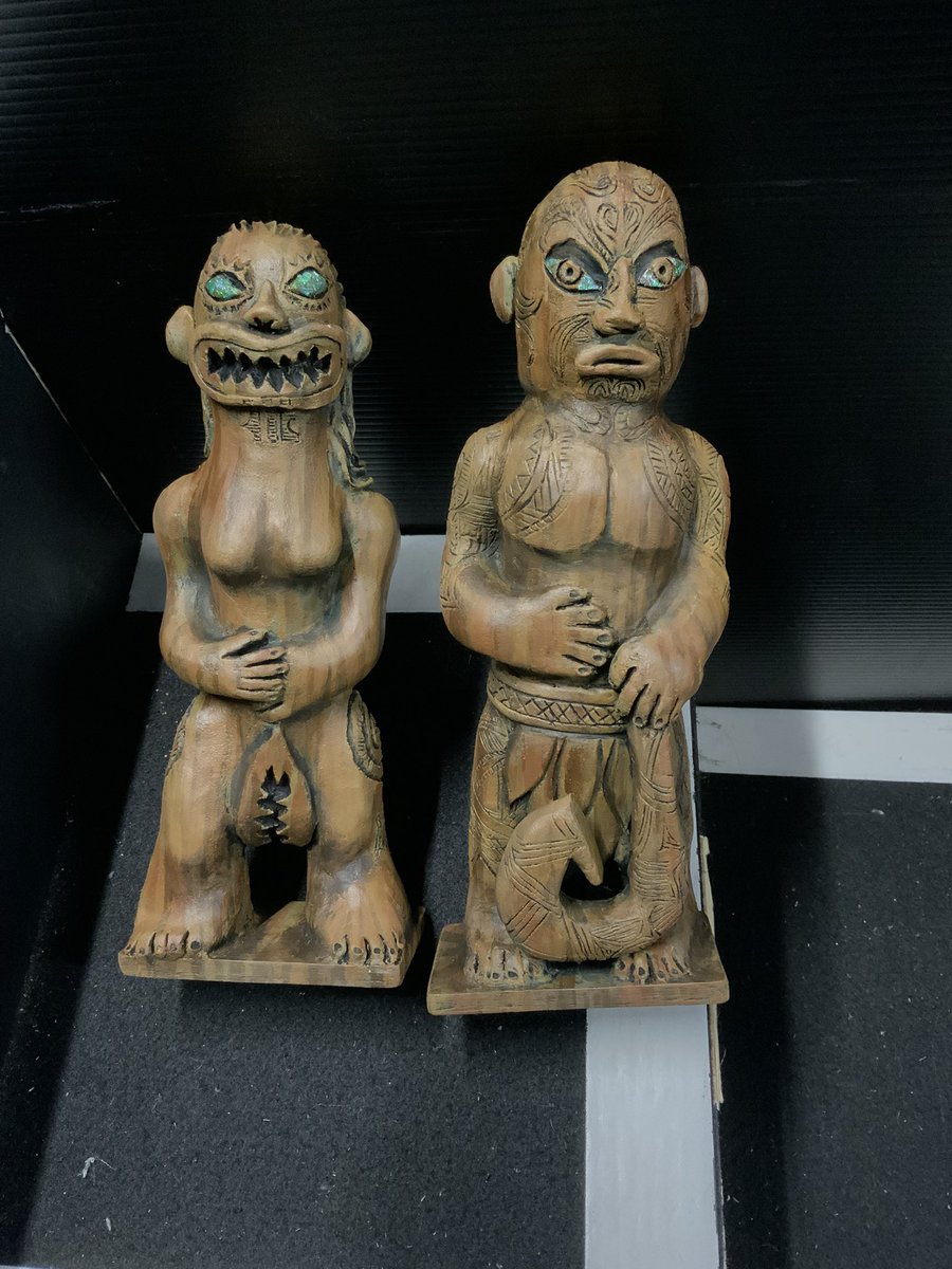 KinokoYh's tweet photo. 後半から大活躍だった、
英雄神「マウイ」と冥界の女神「ヒネ・ヌイ・テ・ポ」
ポリネシア地域の神話の登場人物で、特にヒネヌイテポの方は彫刻なども少なく、神話の内容・ハワイの木彫り・マオリ族のタトゥーなど、色々掘り下げながら造形しました！
#A級MissingLink  #AQミソロジー　#きのこうじょう https://t.co/F6OgOSened