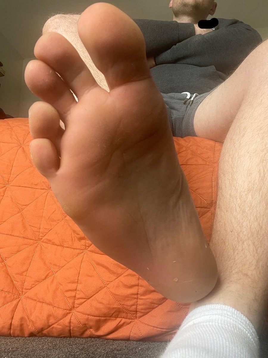 NZDom92's tweet photo. For those who wanted the socks off..

#feetِ #soles #footfetish #gayfeet #footslave #feetworshi̇p https://t.co/yUKNi1TMzC