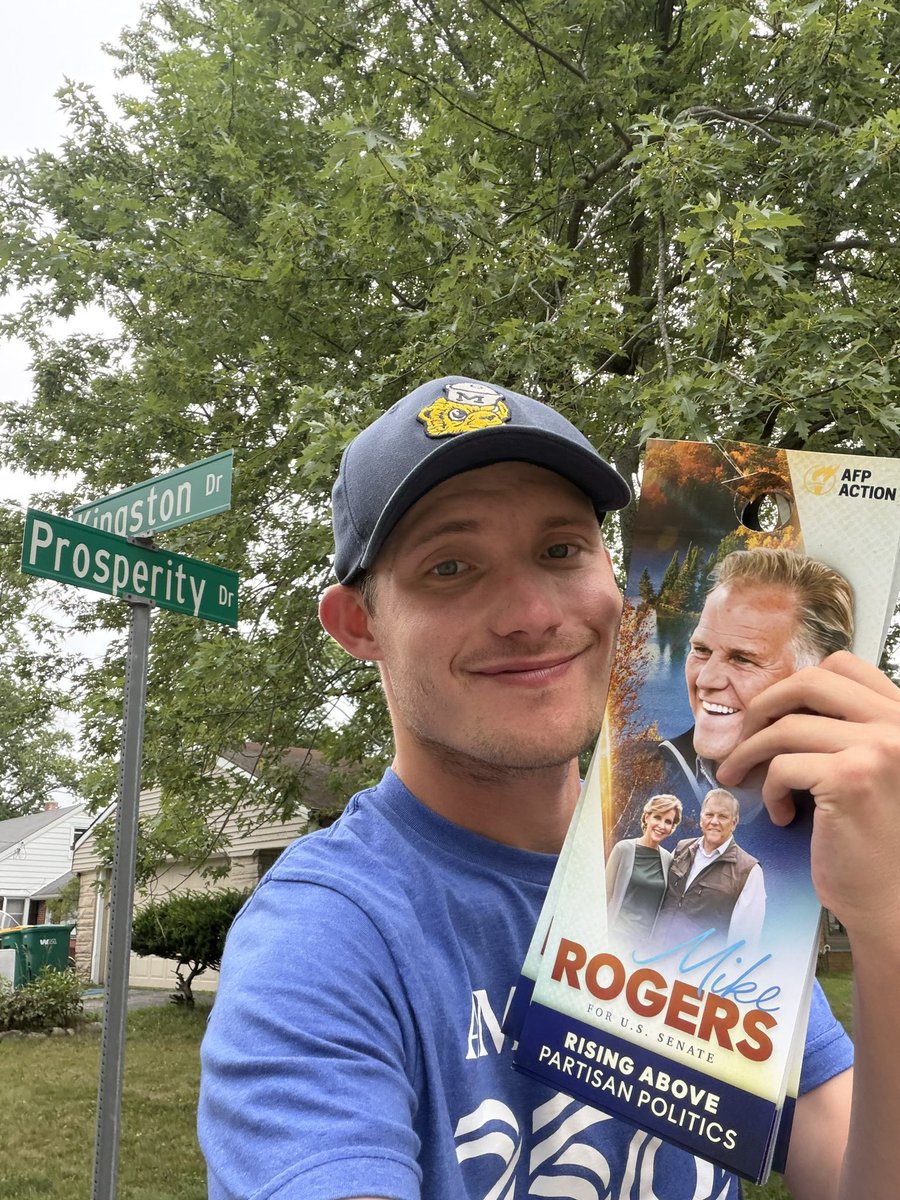 AFPMichigan's tweet photo. Freedom > Control. 

What does that mean? 

👉 It means trusting people to run their own lives instead of asking government to run it for them.

That’s why AFP Action’s grassroots army is on track to knock over 1 million doors in Michigan alone. 🎤🫳 https://t.co/mCkTFGWStB