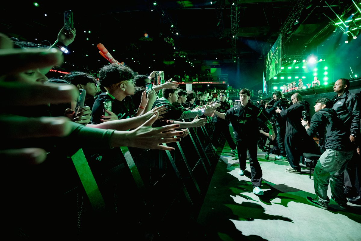 lhfaria's tweet photo. Couldn’t have asked for a better crowd! Obrigado São Paulo, it’s been way too long. 🇧🇷

Thanks to both teams for a historic grand finals. Five maps. Overtime. Absolute banger.

Congratulations to 100T for the title and an incredible season so far! https://t.co/lVuoXOnbHy