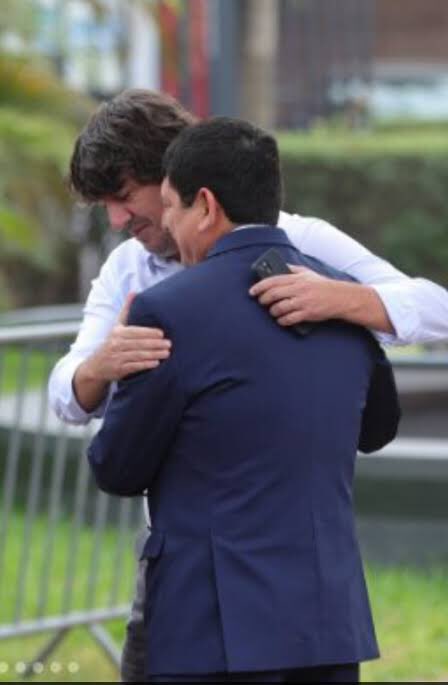 tikitovasquez's tweet photo. @OutOfUContext Jugó a favor de Alex jajajajaja https://t.co/La4MhXZYFa