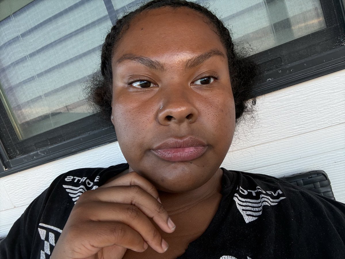 minaaloo's tweet photo. no filly✌🏾 https://t.co/RfzuAz6J1g