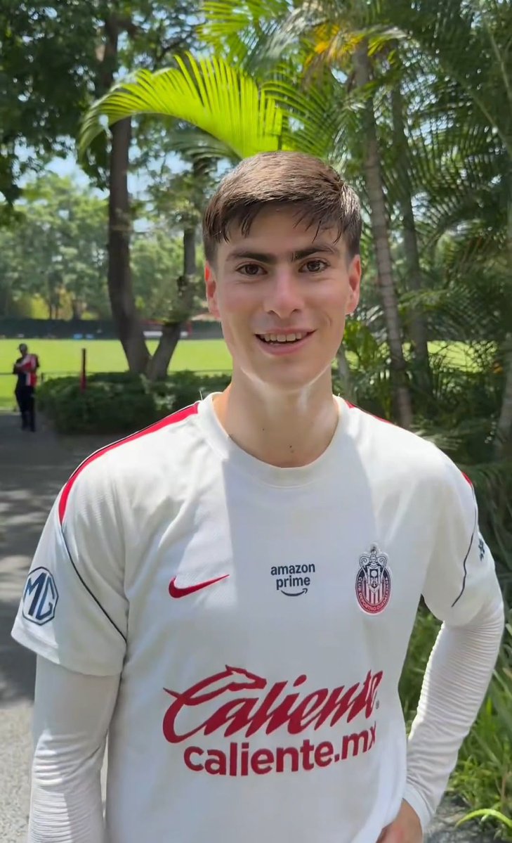 poetschiv's tweet photo. en mi corazón vivirá por siempre todo el contenido que nos daba de armando el cm de chivas https://t.co/0JcBBgq5Y5