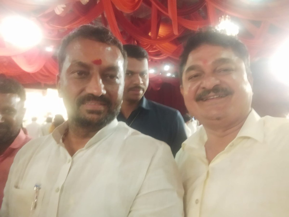mallikarjun_bjp's tweet photo. శంషాబాద్ లో మా బండి శ్రవణ్ అన్న కూతురు రిసెప్షన్ "congratulations"💐🙏 https://t.co/Oyrmj9WyAT