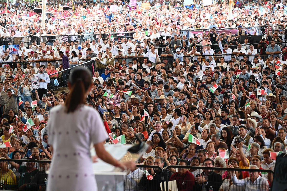 Letamaya's tweet photo. Estuvimos en Saltillo, #Coahuila, con la presidenta @Claudiashein, quien informó al pueblo coahuilense sobre los avances en la entidad y la acciones que se han llevado a cabo para que el #bienestar llegue a cada rincón del estado. Anunció que los #ProgramasDeBienestar, benefician a más de 884 mil personas y a sus familias.
Con los gobiernos de la #CuartaTransformación, los privilegios quedaron atrás y los derechos se garantizan por igual a todas y todos, reconociendo su aportación en el desarrollo de nuestra nación.
#2InformeDeGobierno
#HonestidadYResultados