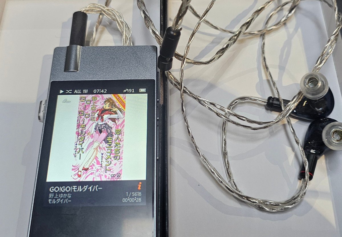 amsmkw's tweet photo. 今日の音楽のお供はPLENUE Jちゃん
DAP #COWON PLENUE J
ICケーブル #ALOAudio SXC 8 Mini to Mini Cable
ポタアン #iBassoAudio T3 Hj
リケーブル #NOBUNAGALabs HYBRID BAHAMUT
イヤホン #COWON PLENUE X40
イヤピ #AZLA SednaEarfit mithryl Standard 
コンパクトで音質も結構良くて好きな環境。
IRISからBAHAMUTに変わったから裏面ちょっと3.5mmプラグのでっぱりあるけど裏面だから見えないし、音質向上したのでヨシ。