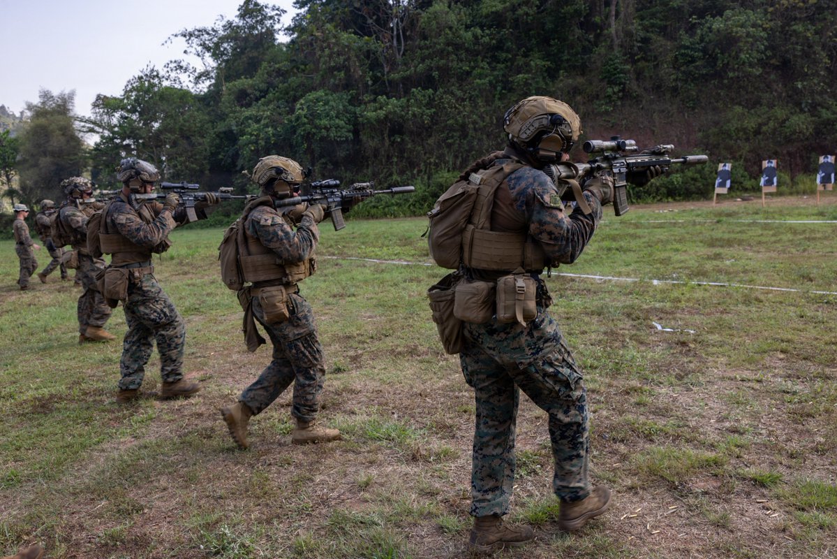 Southwood_'s tweet photo. https://t.co/cchdKKJFqf 
自衛隊と韓国とインドネシアと海兵隊の人が射撃訓練をしています https://t.co/sm11eqv2Rj