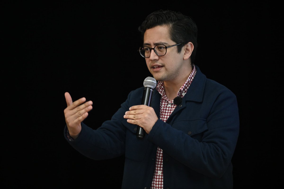 Robertocacr's tweet photo. El pasado viernes realizamos el penúltimo foro de Análisis y Discusión de la Ley de Participación Ciudadana en la alcaldía Xochimilco. Tuvimos un diálogo abierto y plural con las vecinas, vecinos e integrantes de las COPACOs de Xochimilco. 

Las Comisiones de Participación Comunitaria son la voz viva de nuestras colonias, barrios y pueblos. Seguimos recorriendo la capital para consolidar el poder popular y construir la democracia participativa desde abajo.

¡Gracias @AngelTamarizS por el liderazgo en este proceso tan importante de diálogo sobre la ley de participación ciudadana!