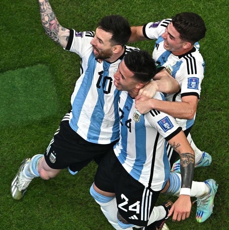 clubjulienzoo's tweet photo. el primero y el último de los tres juntos🥹 https://t.co/Z8I5fOks0V