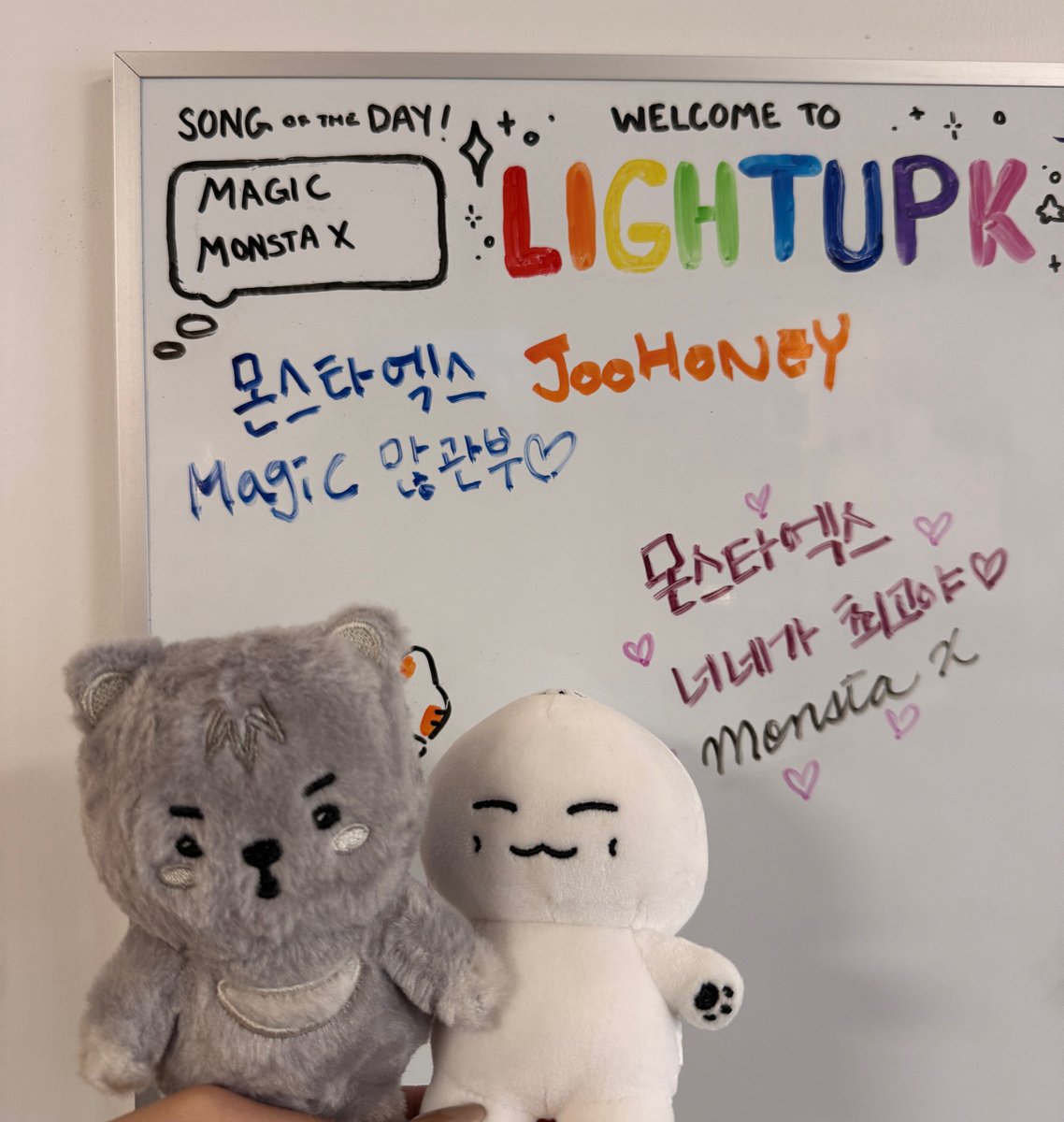 Felicityjhoney's tweet photo. Last day already? ๐ฅน
@LightUpKShop in Edmonton ๐จ๐ฆ๐
#MONSTAX_Release_Event #hello82 #82giveaway @hello82official @OfficialMONSTAX https://t.co/GyqWhHpm44