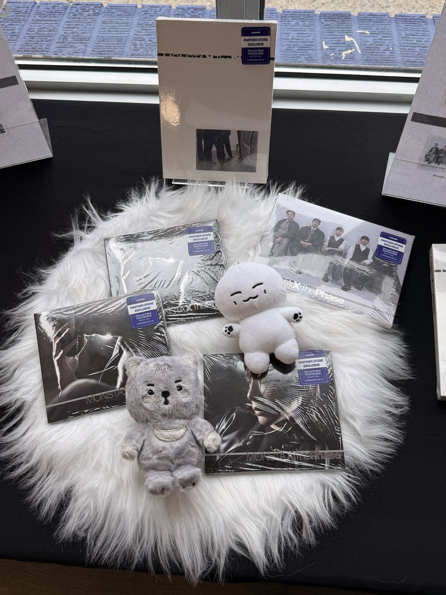 Felicityjhoney's tweet photo. Last day already? ๐ฅน
@LightUpKShop in Edmonton ๐จ๐ฆ๐
#MONSTAX_Release_Event #hello82 #82giveaway @hello82official @OfficialMONSTAX https://t.co/GyqWhHpm44