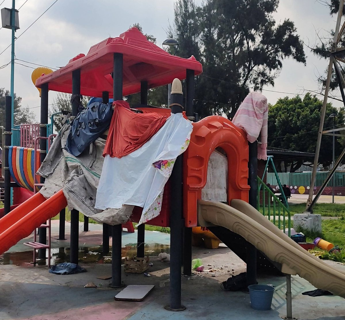 Trucha_chitos17's tweet photo. Vas al parque con tus hijos para que jueguen un rato y unos hijos de su perra madre hacen esto: https://t.co/T8u09eSZhr