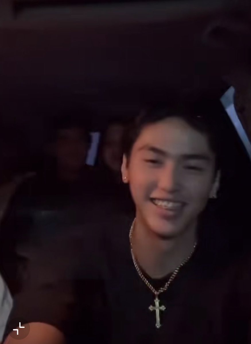 midoriuse's tweet photo. “TANGINA, ALAM KO NA YUNG MGA NGITIANG GANYAN” - Migs

OKAY LANG CHOG GETS NAMAN DI KA NAMIN IJUDGE WE CLOSE OUR EYES KUNWARI WALA KAMI ALAM HAHAHAHAHAHSHSJSKSKSK https://t.co/IuZflebs4Z