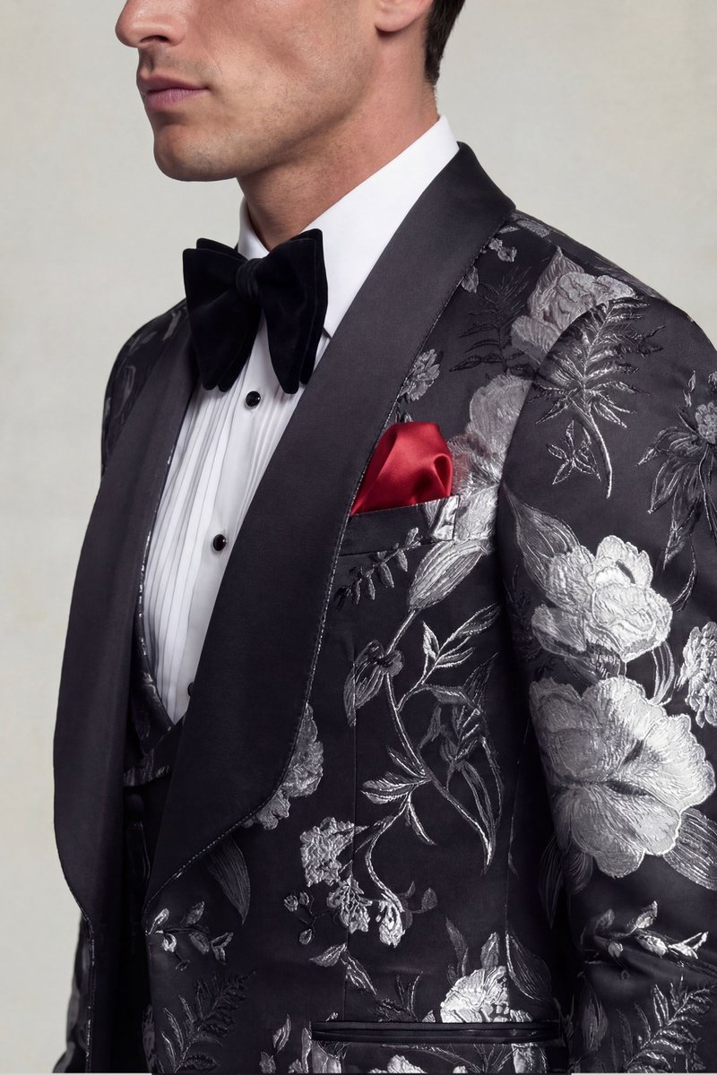 GentlemansGuru's tweet photo. The right suit changes the whole room. Meet the Floral Silver &amp; Black 3-Piece Tuxedo.

Explore the look: https://t.co/YBI4qMjhtE

#Tuxedo #BlackTie https://t.co/ITRmNJYHMY