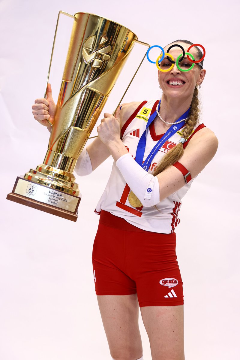 gibbybaris's tweet photo. 🏆🕶️ Eda Erdem https://t.co/4vdFar0dAE