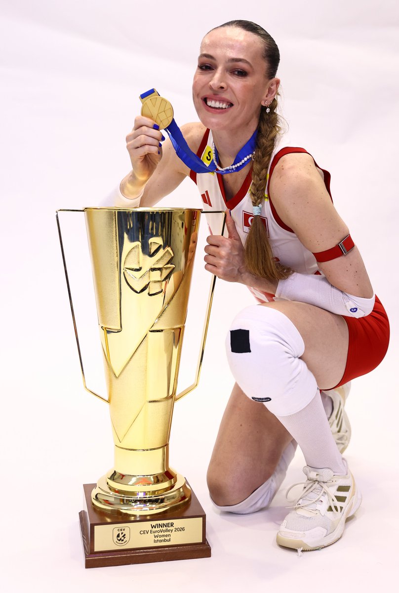 gibbybaris's tweet photo. 🏆🕶️ Eda Erdem https://t.co/4vdFar0dAE
