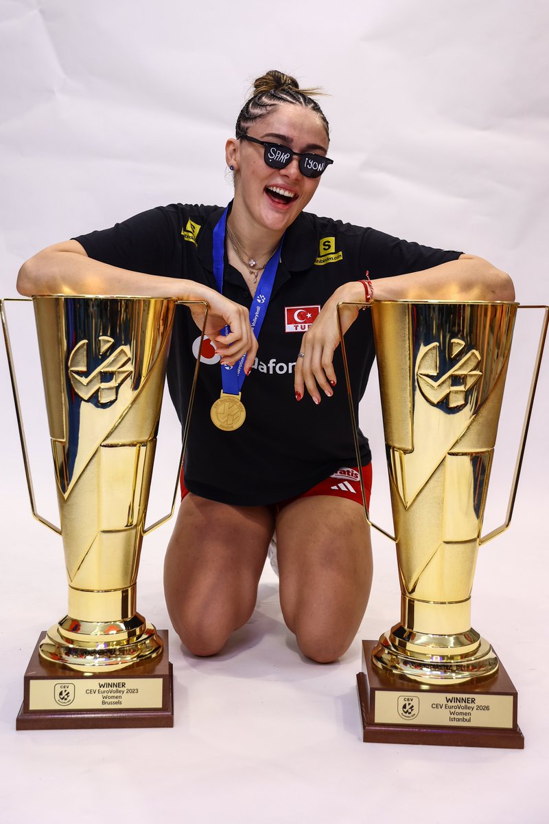 gibbybaris's tweet photo. 🏆🕶️🏆 Zehra Güneş https://t.co/eDqPH3tQvg