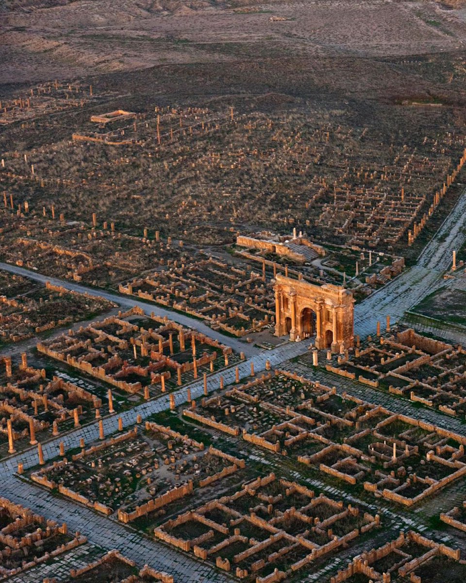 aseelswaid9's tweet photo. Timgad in Algeria is more than 1,900 years old. https://t.co/6qfcmOJ3LR