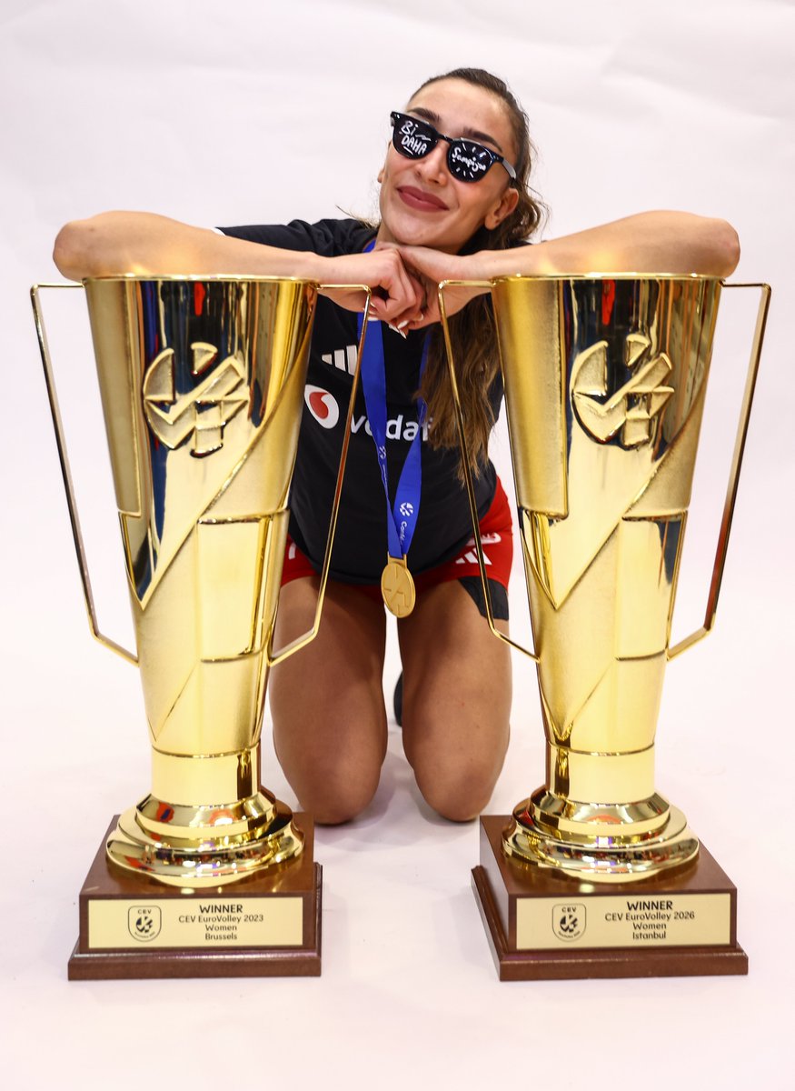 gibbybaris's tweet photo. 🏆🕶️🏆 Hande Baladın https://t.co/Xcgk1ujk4s