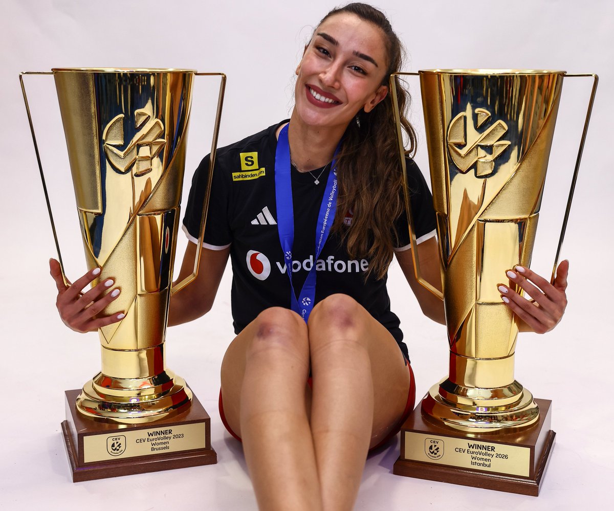 gibbybaris's tweet photo. 🏆🕶️🏆 Hande Baladın https://t.co/Xcgk1ujk4s