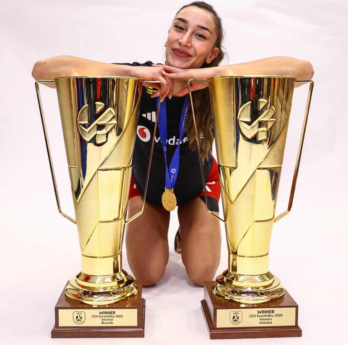 gibbybaris's tweet photo. 🏆🕶️🏆 Hande Baladın https://t.co/Xcgk1ujk4s