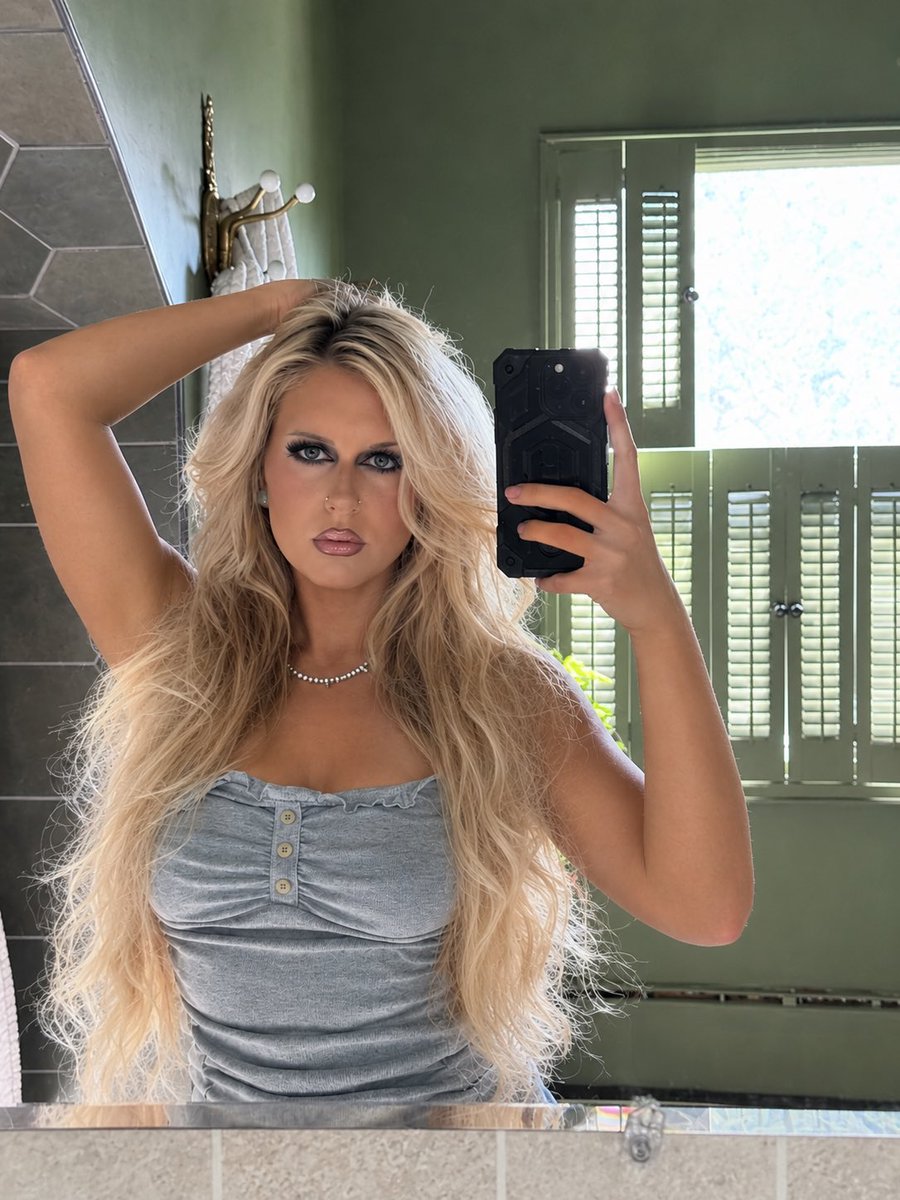 alexxistexxxas's tweet photo. Tattoos… or no tattoos? 🙃 https://t.co/ejBgxr14mR