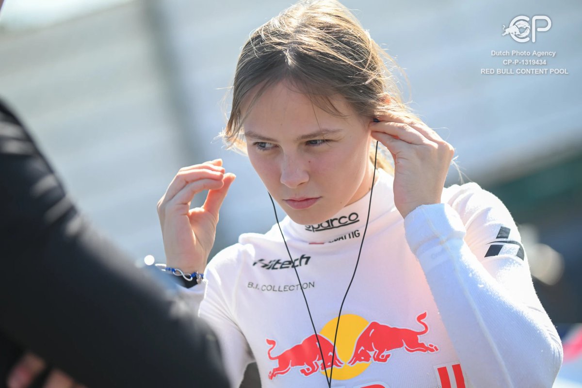 BaseballBaettig's tweet photo. Croft has seen Chiara have her best round of the season, qualifying a season-best P2 and finishing P4 in both of the main races - narrowly missing out on a podium in race 3! 

By scoring 24 points this weekend, she moves from 16th to 12th - 5 points off 11th, and in great form! https://t.co/xlYsciY7Vt