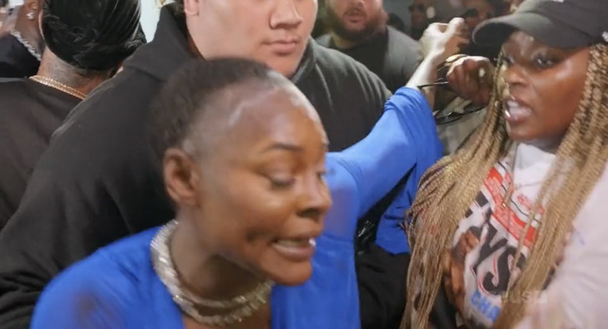 kblissful_'s tweet photo. Travis tryna fight baby Tyson & she need to fight them non existent edges ๐ #baddiesusa #baddiesusachaptertwo #zeuznetwork https://t.co/GVcqxMC1E4