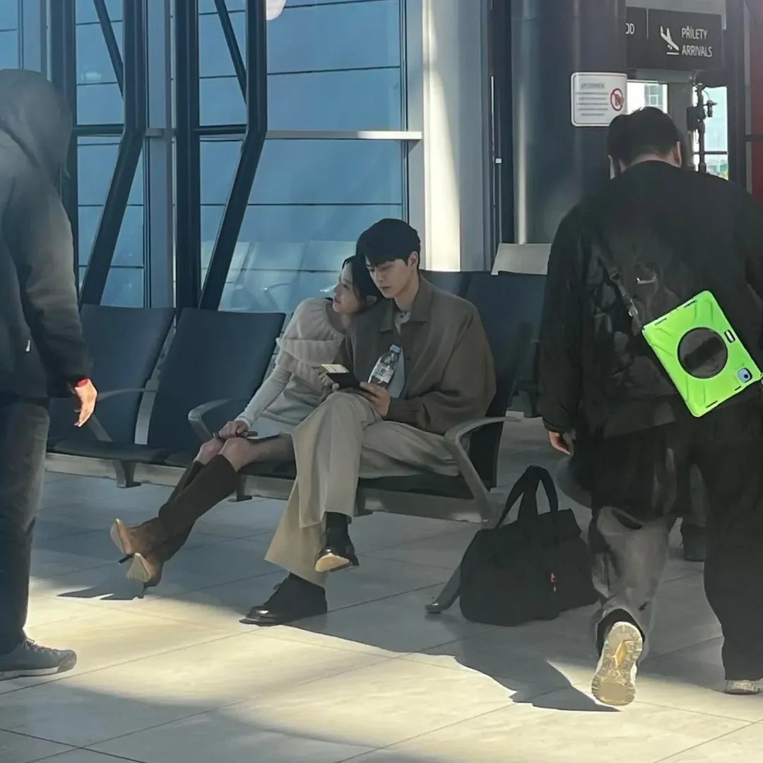 AbedAbed122983's tweet photo. Hold onnn, Kang Biyu and Jae-in are going to Prague??? 😕😕 Don’t tell me they’re actually moving there and staying for good
#songkang #janggyuri #fourhands https://t.co/HtCeuYsDy6