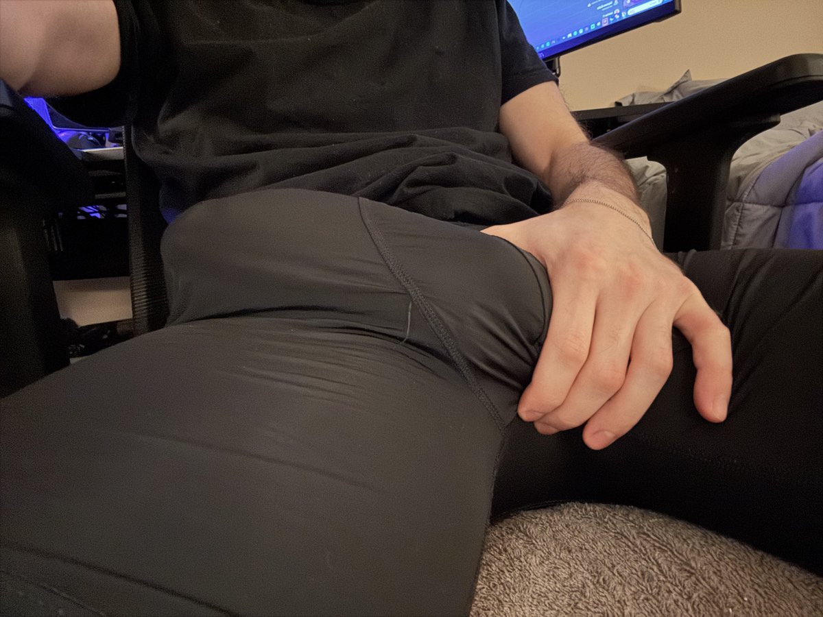 vCudav's tweet photo. Dryhump me until you can’t hold it in anymore? https://t.co/IptL4K6Izb