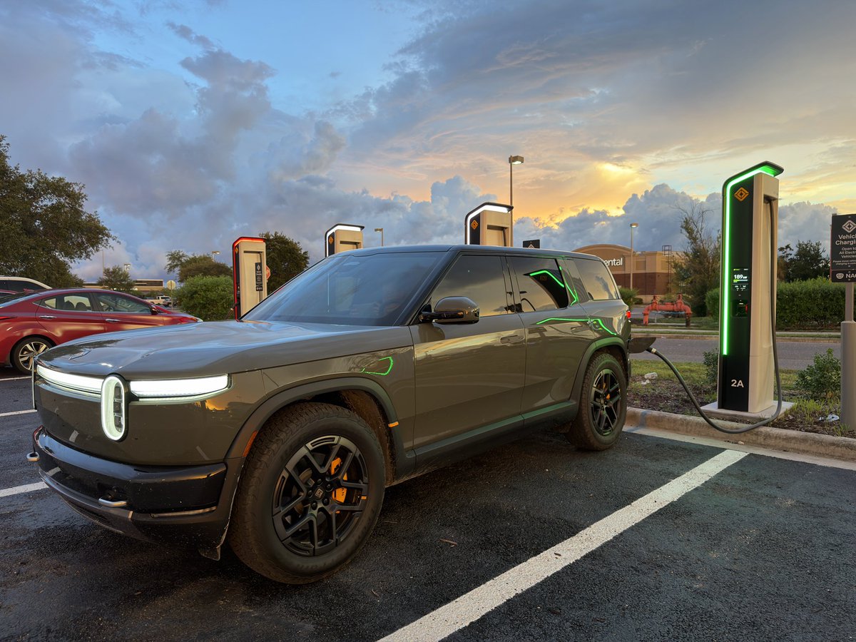 RivianTrackr's tweet photo. Because you’ve all asked (you didn’t), I’ll be recording my 1-month @Rivian R2 ownership experience tomorrow. Besides the usual good, bad, and ugly, post any questions you may have below and I’ll answer them at the end of the video. https://t.co/4qZMREtzGV