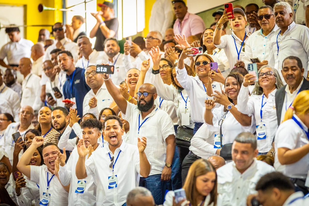 PRM_Oficial's tweet photo. Durante estos años estuvieron al frente de nuestra organización. 👏

Hoy inicia una nueva etapa, pero el trabajo realizado, los logros alcanzados y el legado construido permanecen como parte de nuestra historia para siempre. 

¡Gracias compañeros y compañera! 💙

#ProclamaciónPRM https://t.co/RxL9uF9uDG